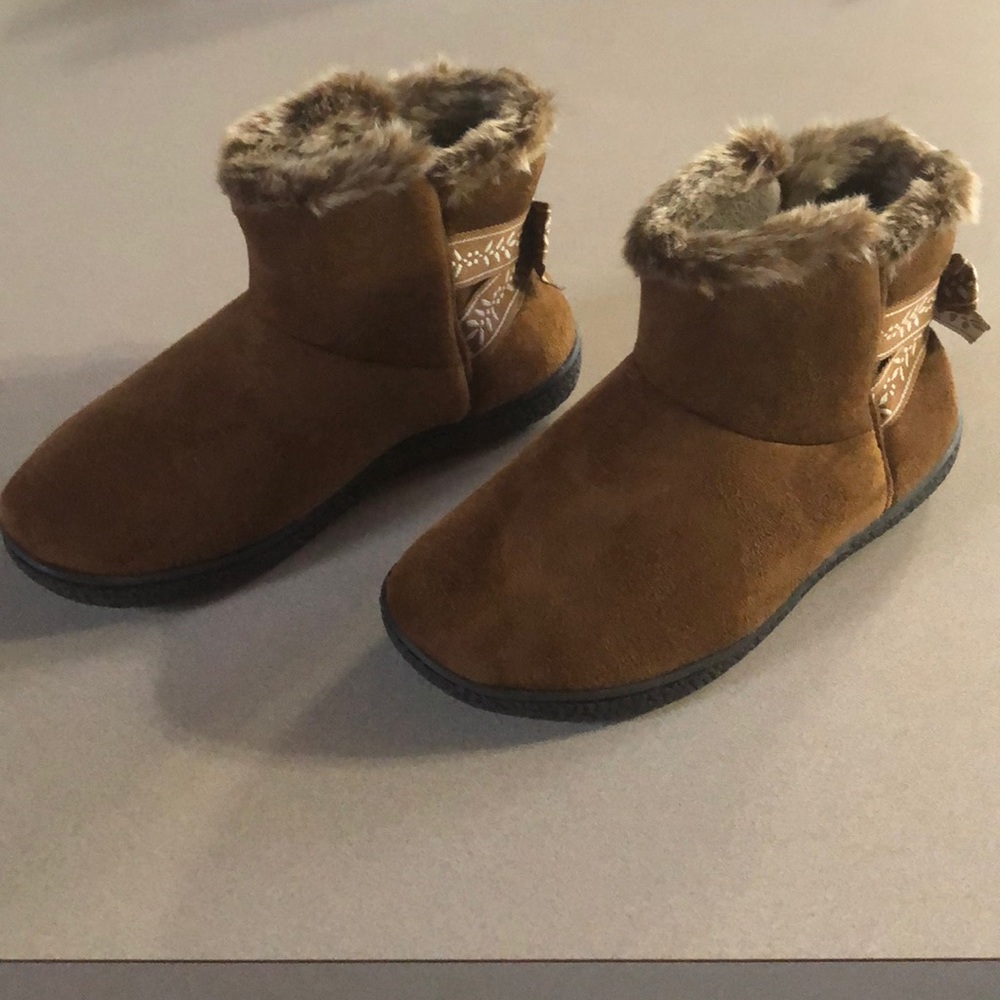 ❄️NWOT tags Suede Slippers - Picture 2 of 7